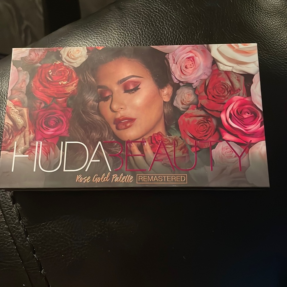 Huda Beauty Rose Gold Remastered